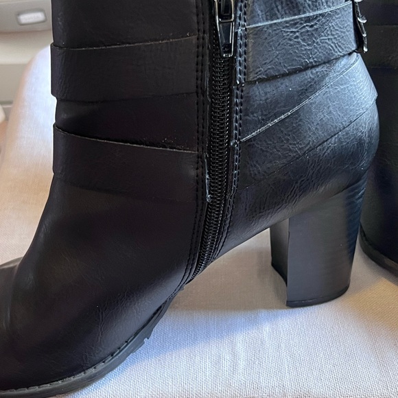 Cute Ankle Boots with 3” thick Heel. - Picture 6 of 7